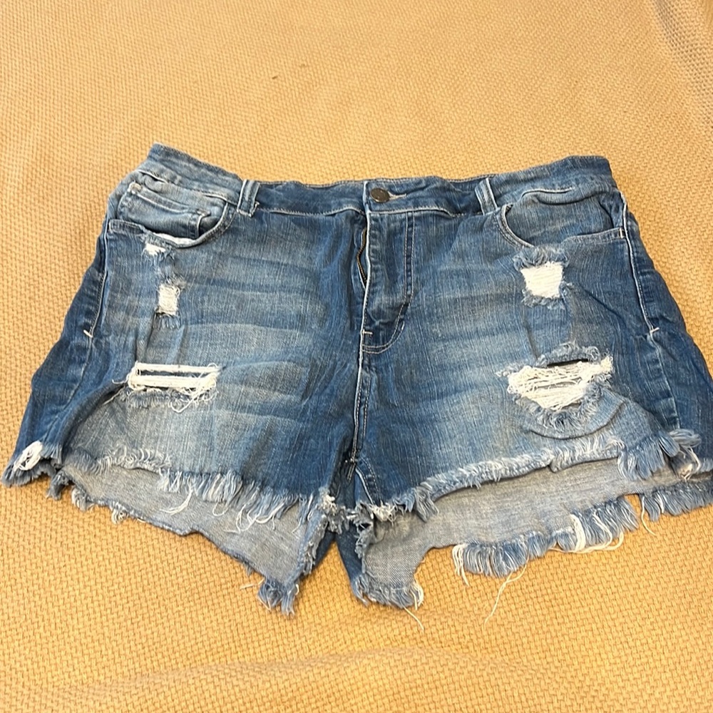 Stretchy denim cut off shorts